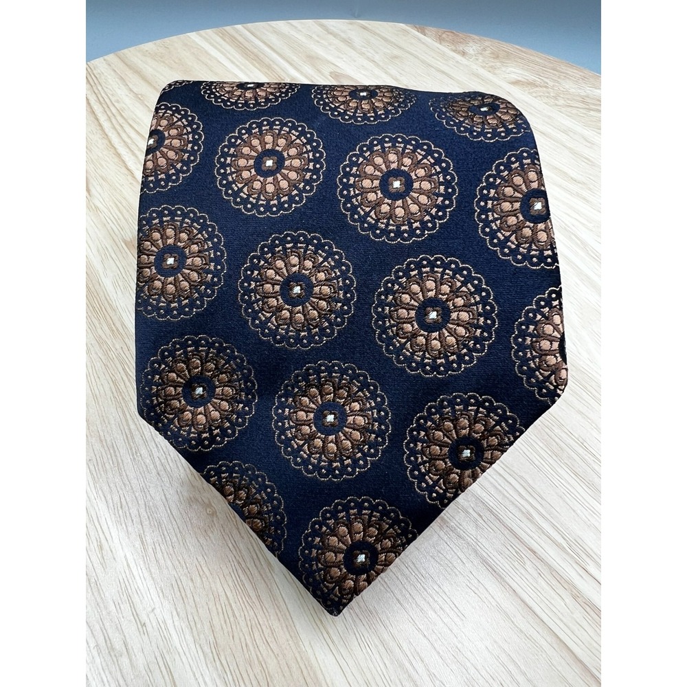 Banana Republic Silk Men's Neck Tie Made In USA W:3.825" L:58.5" Geometric